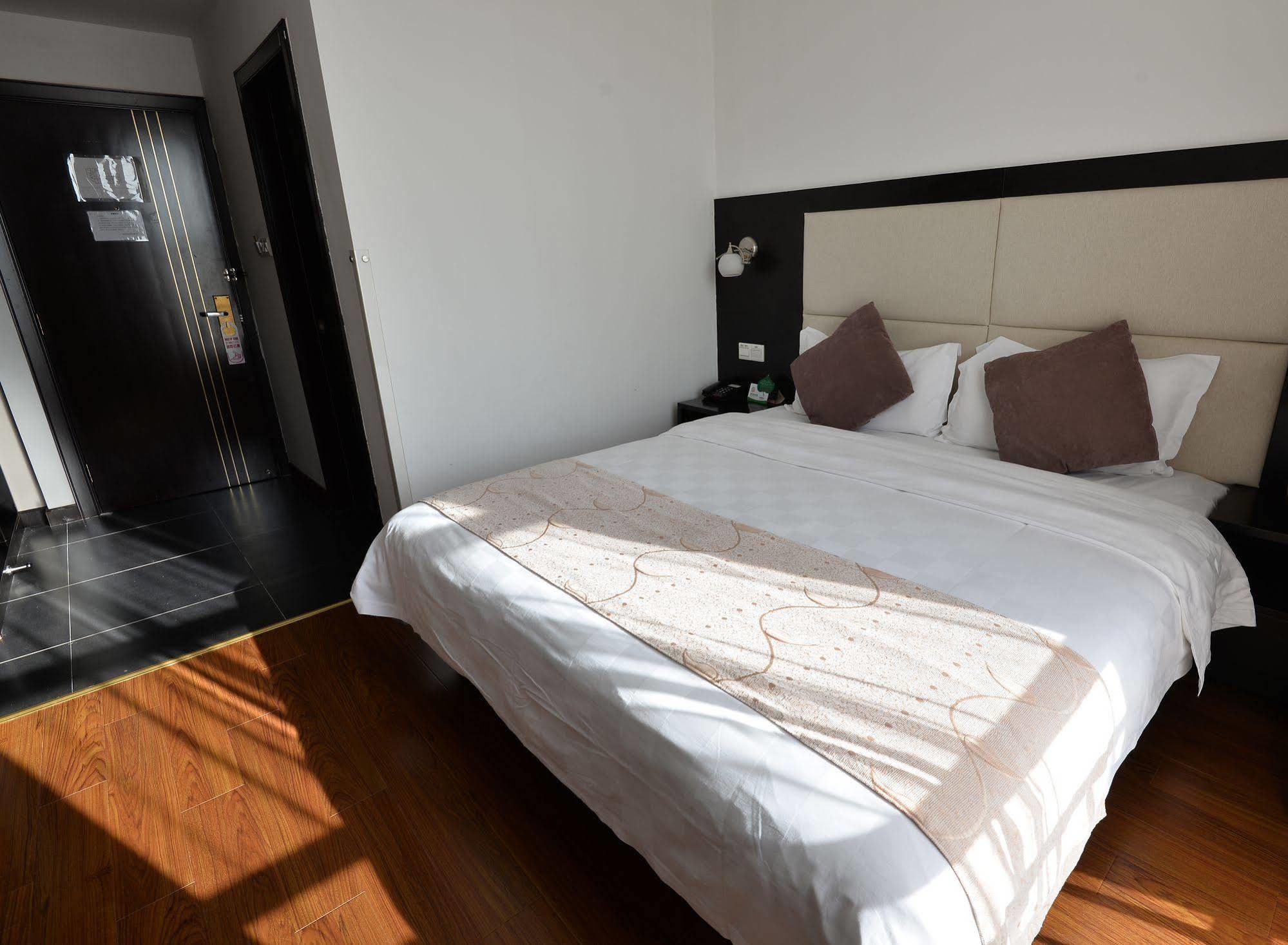 Shanghai Joyful Star Hotel-Free Shuttle Bus To Pudong Airport And Disneyland Extérieur photo
